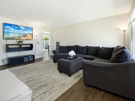 626 Debra Drive Des Plaines IL 60016