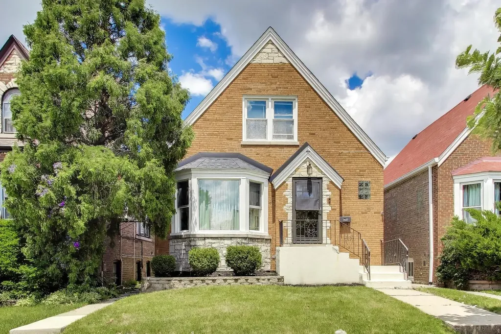 7028 West Melrose Street Chicago IL 60634