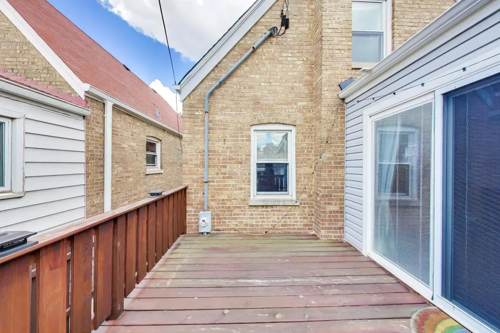 7028 West Melrose Street Chicago IL 60634