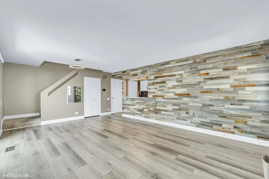 436 Yorktown Court Aurora IL 60504