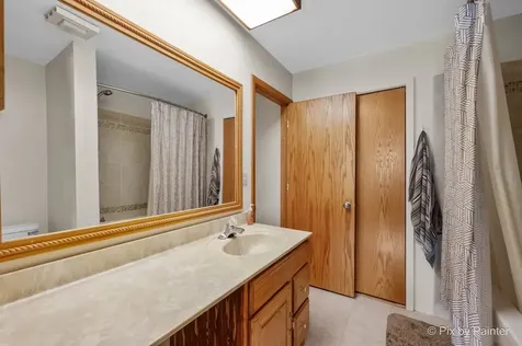 902 Oak Valley Drive Cary IL 60013