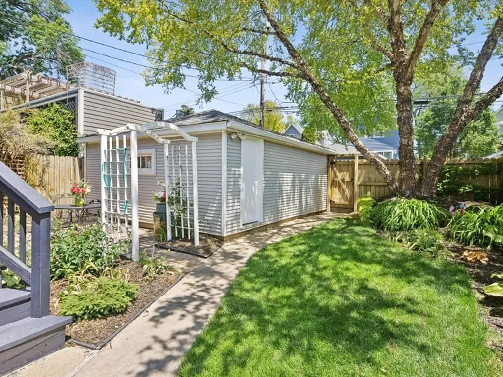 4035 North Albany Avenue Chicago IL 60618