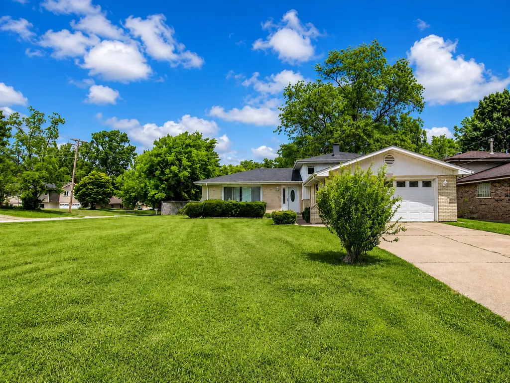 5042 157TH Street Oak Forest IL 60452