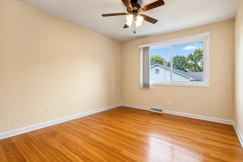 5042 157TH Street Oak Forest IL 60452