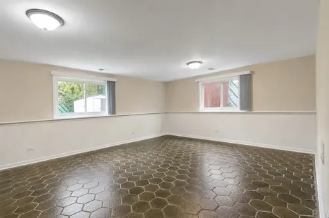 5042 157TH Street Oak Forest IL 60452