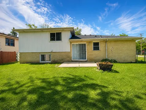 5042 157TH Street Oak Forest IL 60452