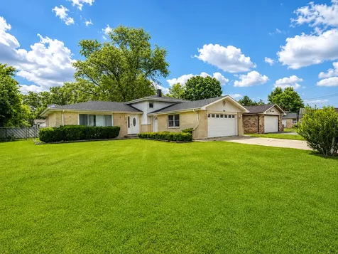5042 157TH Street Oak Forest IL 60452