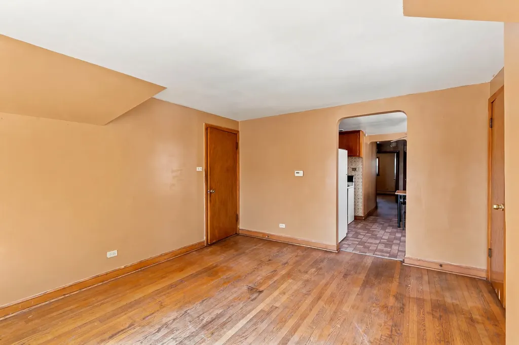 6842 South Campbell Avenue Chicago IL 60629