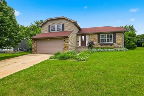 310 Crestwood Court Algonquin IL 60102