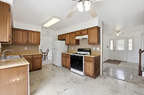 310 Crestwood Court Algonquin IL 60102