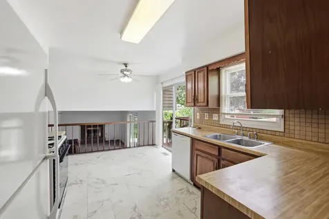 310 Crestwood Court Algonquin IL 60102