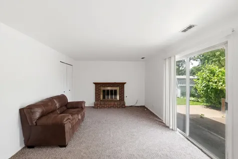 310 Crestwood Court Algonquin IL 60102