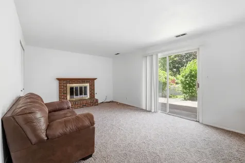 310 Crestwood Court Algonquin IL 60102