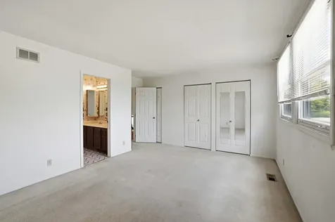 310 Crestwood Court Algonquin IL 60102