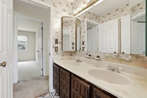 310 Crestwood Court Algonquin IL 60102