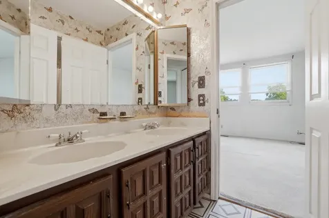 310 Crestwood Court Algonquin IL 60102