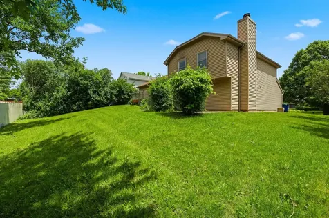 310 Crestwood Court Algonquin IL 60102