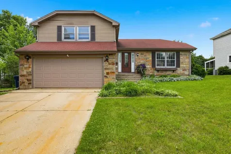 310 Crestwood Court Algonquin IL 60102