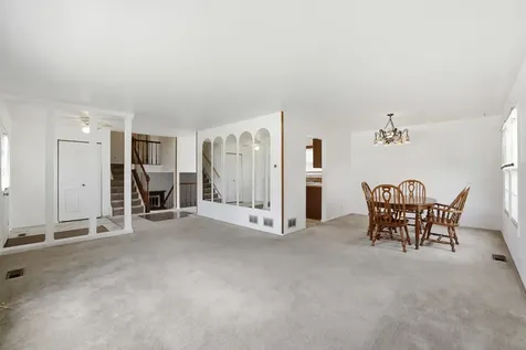 310 Crestwood Court Algonquin IL 60102