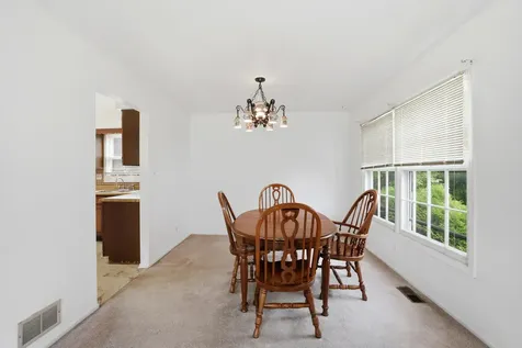 310 Crestwood Court Algonquin IL 60102