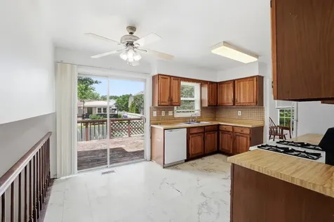 310 Crestwood Court Algonquin IL 60102