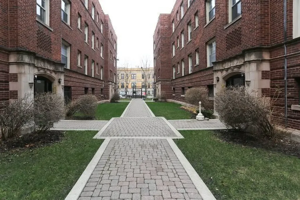 3257 West Wrightwood Avenue Chicago IL 60647