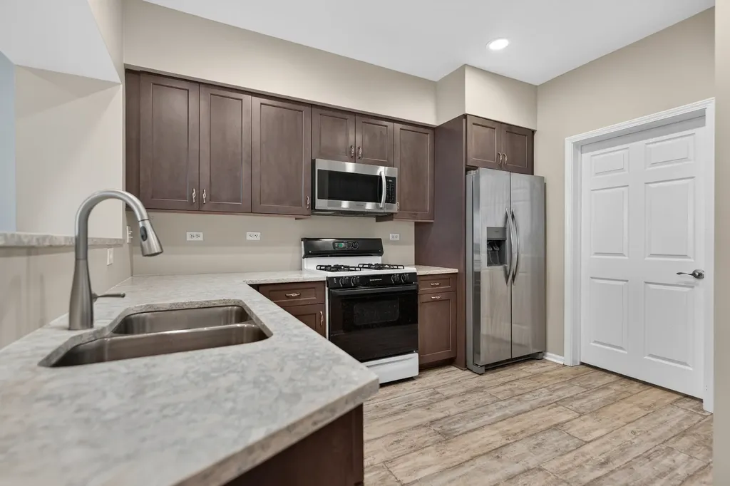 178 Cripple Creek Court Schaumburg IL 60194