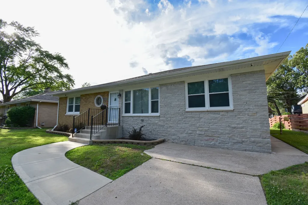 36 159TH Street Calumet City IL 60409