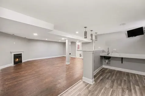 36 159TH Street Calumet City IL 60409