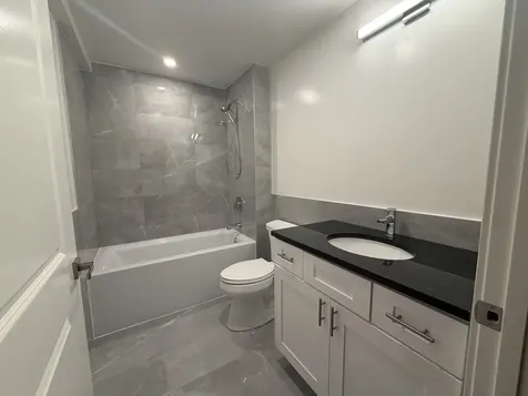 952 West Carmen Avenue Chicago IL 60640