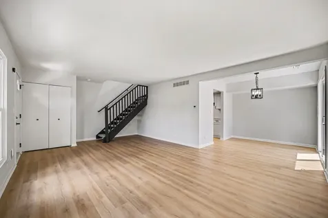 1801 Jamestown Circle Hoffman Estates IL 60169