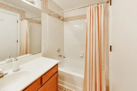 520 West Happfield Drive Arlington Heights IL 60004