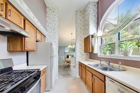 520 West Happfield Drive Arlington Heights IL 60004