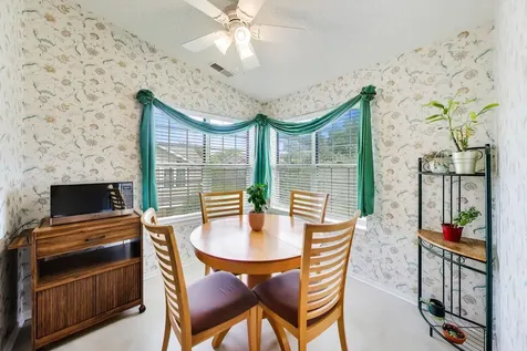 520 West Happfield Drive Arlington Heights IL 60004