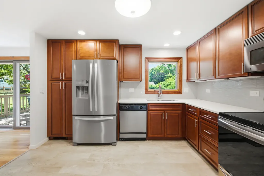 1033 Lowell Lane Schaumburg IL 60193
