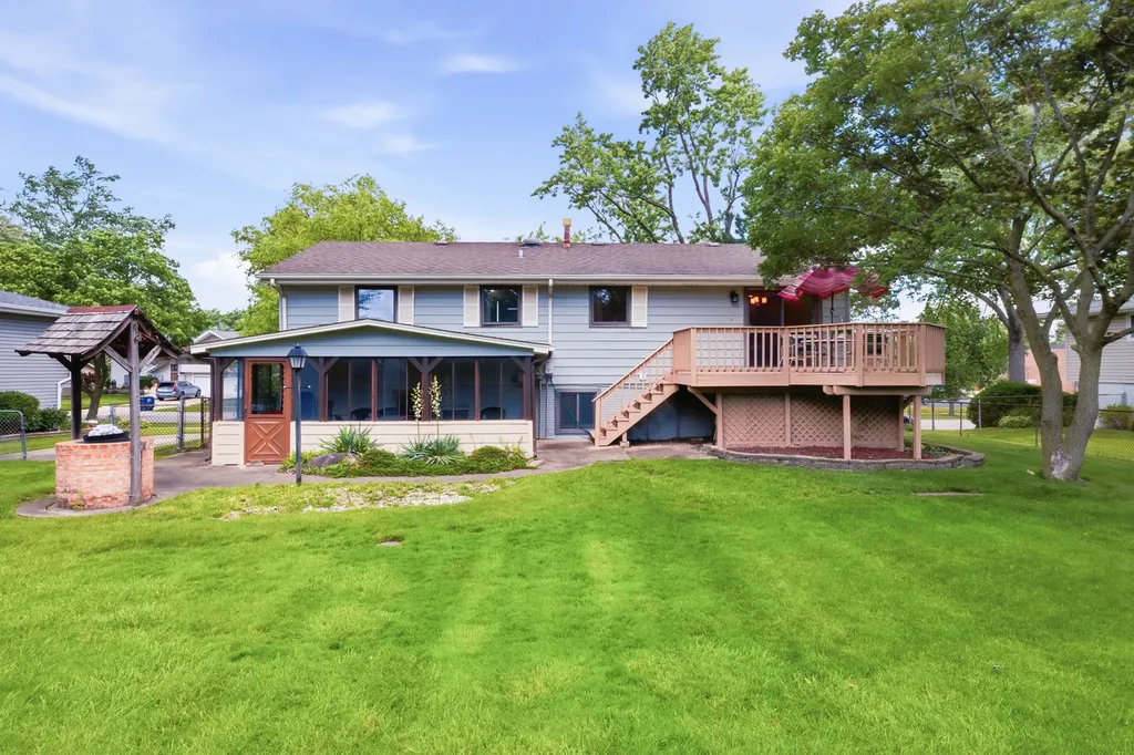 1033 Lowell Lane Schaumburg IL 60193