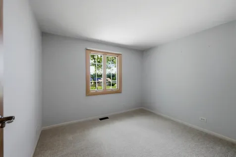 1033 Lowell Lane Schaumburg IL 60193