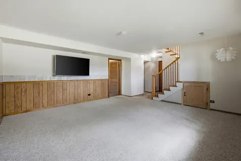 1033 Lowell Lane Schaumburg IL 60193