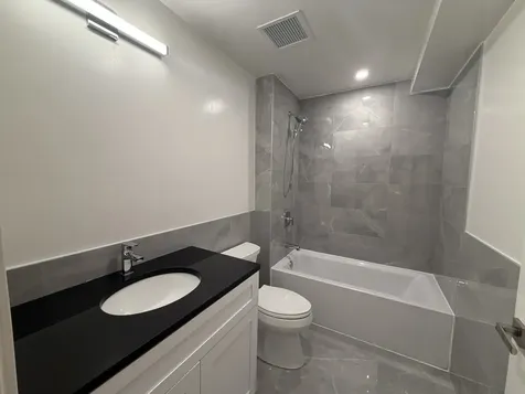 952 West Carmen Avenue Chicago IL 60640