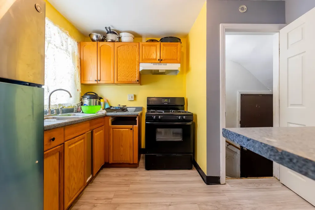 9640 South Hoxie Avenue Chicago IL 60617