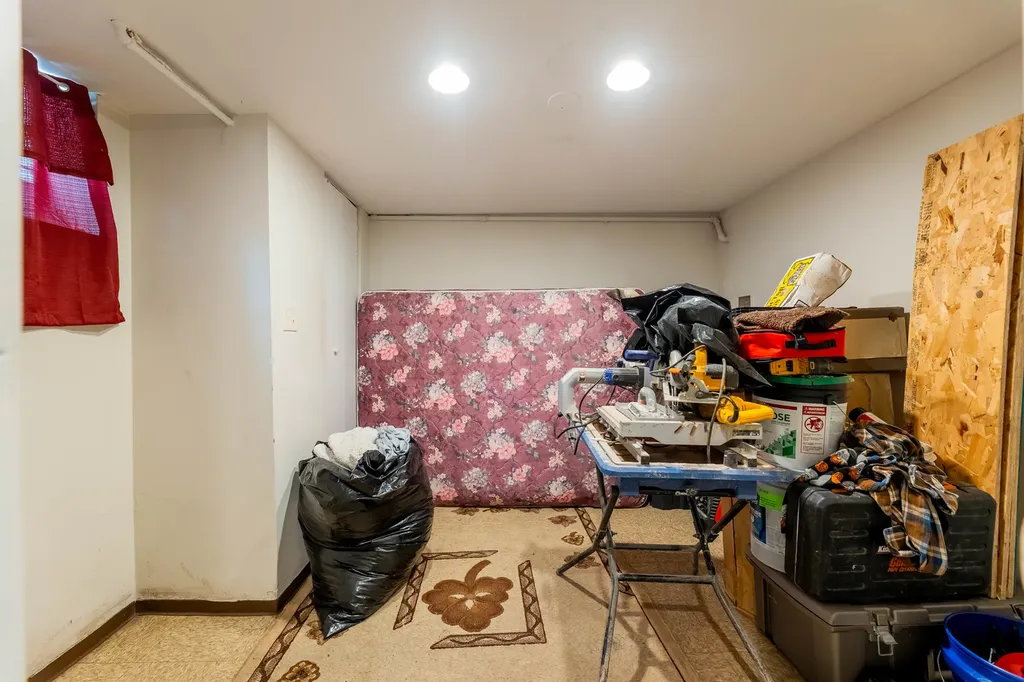 9640 South Hoxie Avenue Chicago IL 60617