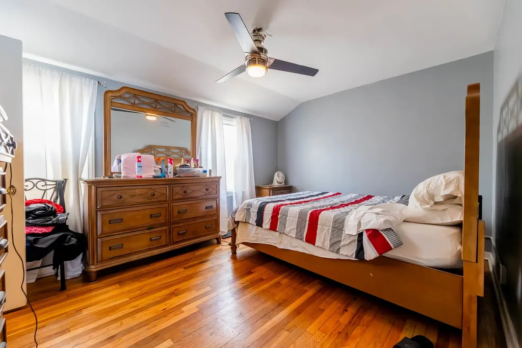9640 South Hoxie Avenue Chicago IL 60617