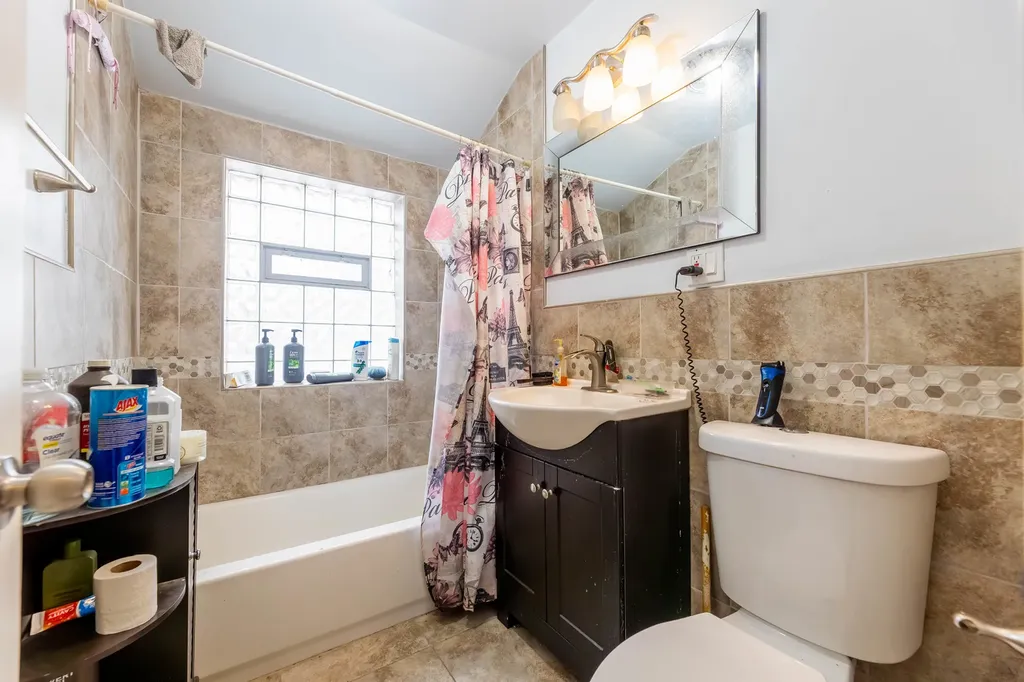9640 South Hoxie Avenue Chicago IL 60617