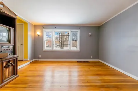 9640 South Hoxie Avenue Chicago IL 60617