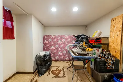 9640 South Hoxie Avenue Chicago IL 60617