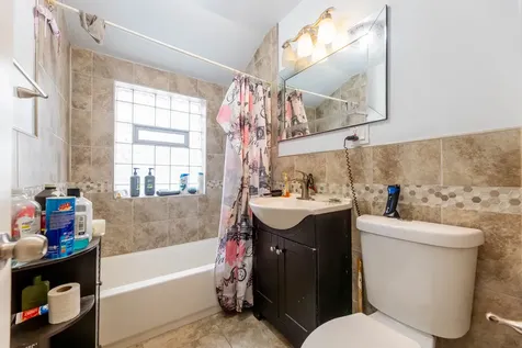 9640 South Hoxie Avenue Chicago IL 60617