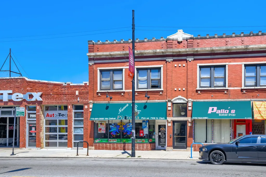 7109 North Clark Street Chicago IL 60626
