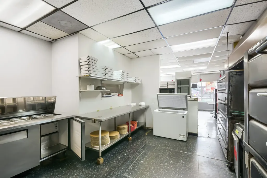 7109 North Clark Street Chicago IL 60626