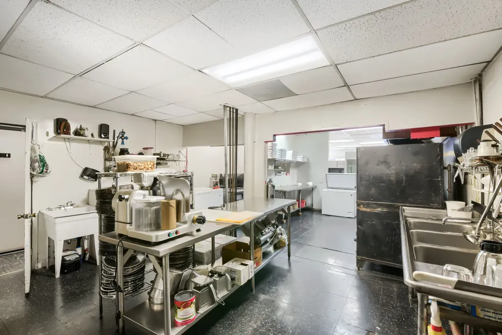 7109 North Clark Street Chicago IL 60626