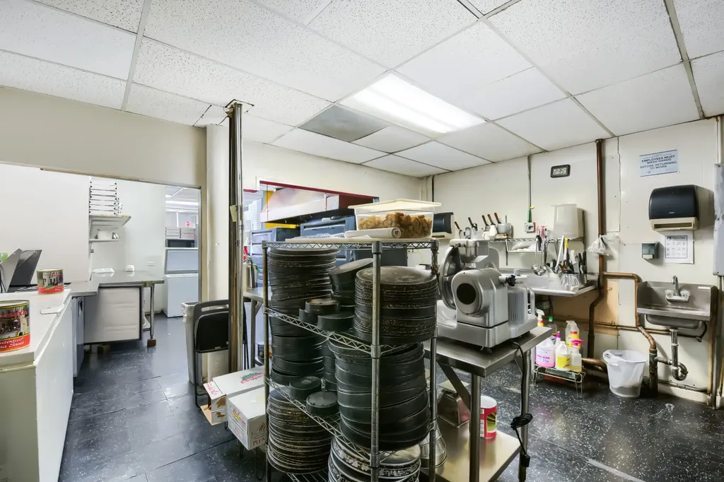 7109 North Clark Street Chicago IL 60626